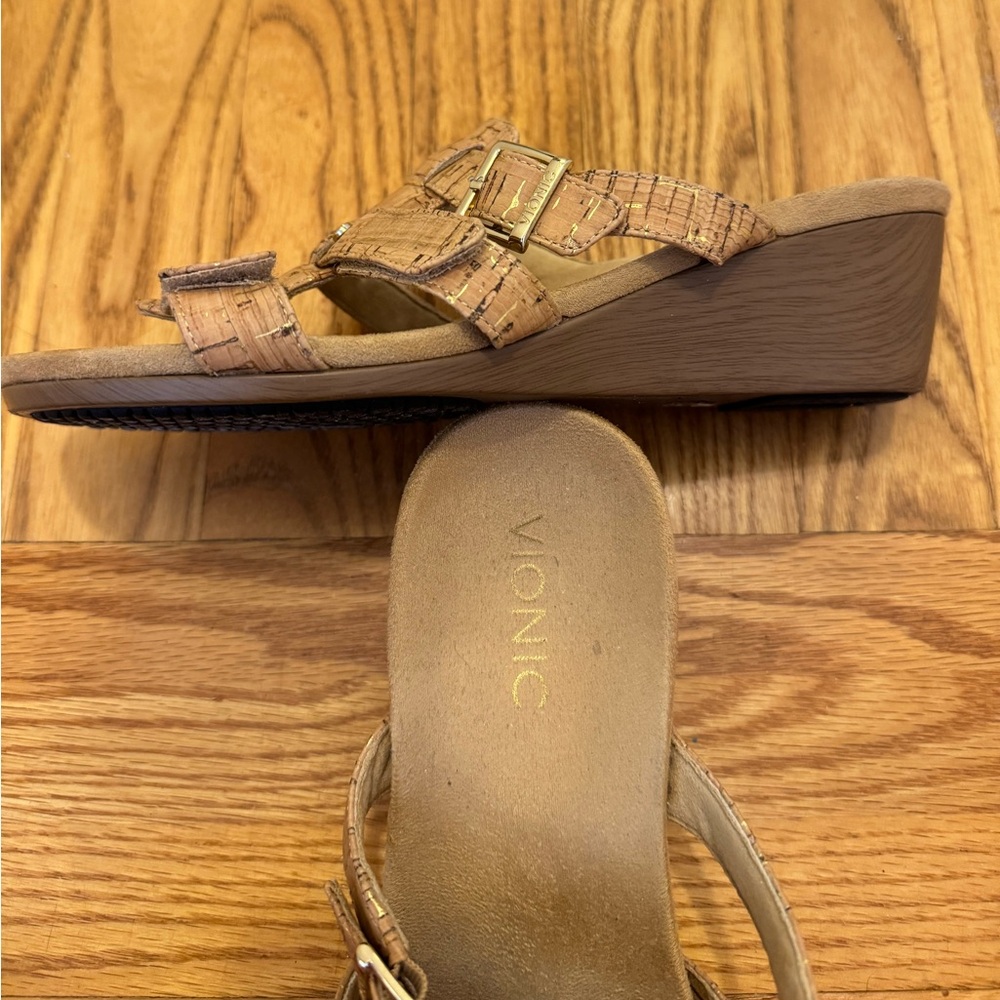 Vionic Cork and Gold Wedge Sandal, Sz 8 - Picture 4 of 7